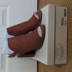 Steve Madden Neptune Perforated booties